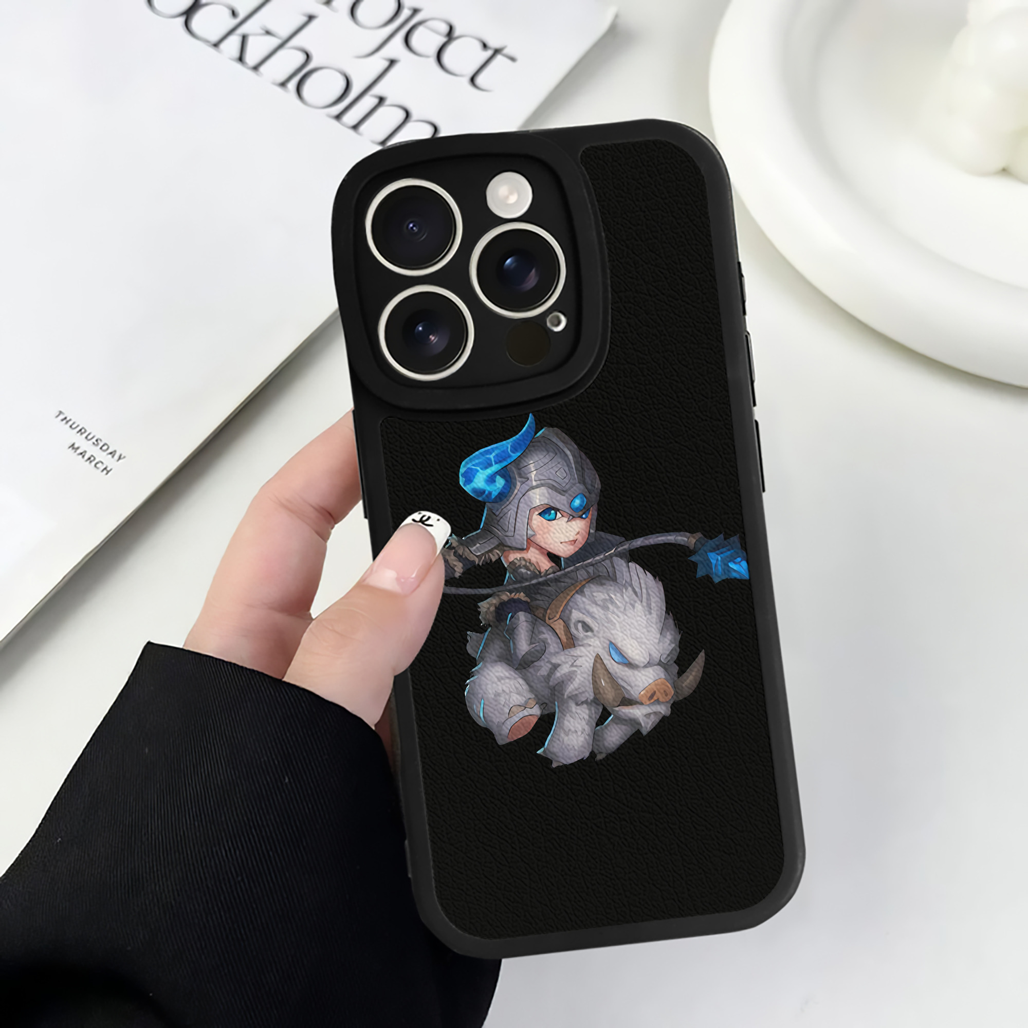 （画像用） リーグ・オブ・レジェンド League of Legends LOL 【iPhone 16シリーズ対応】シリコンスマホケース（レザー調） 材質：シリコン